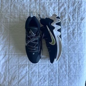 Size 11 Giannis Immortality Nike